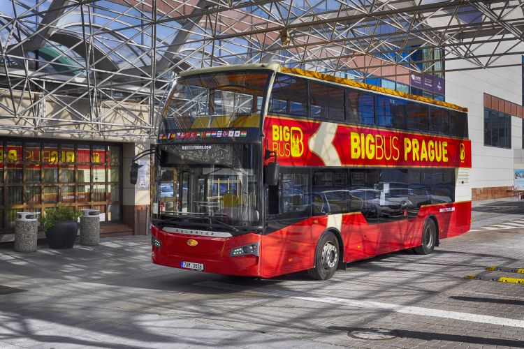 BIG BUS stop hotel Hilton